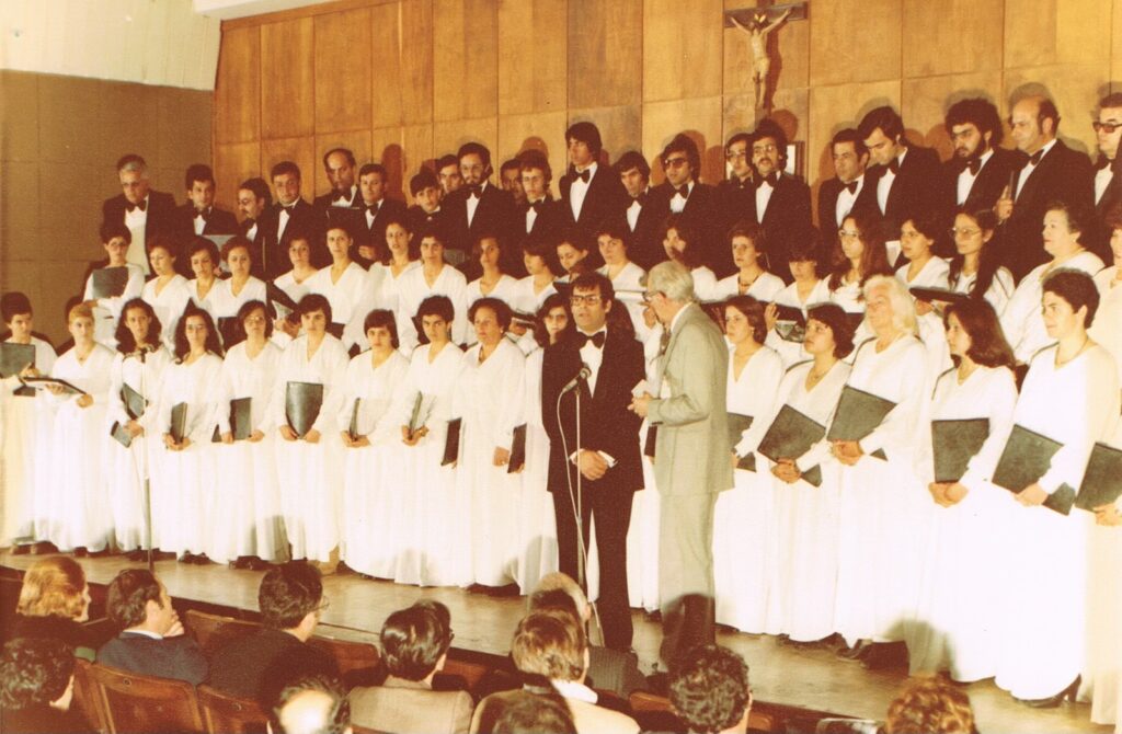 Francisco González Luis al frente de la Coral Polifónica del Liceo Taoro